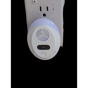 Ultrasonic Pest Repeller Plug In White Light Mice Roaches Rats Mosquitoes